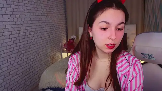 BellaThery online show from March 18, 2026, 5:10 am