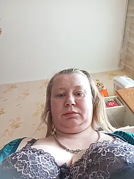 Snapshot of KiraStanton chatting on May 19, 2026, 12:33 pm KiraStanton online show from May 19, 2026, 12:33 pm