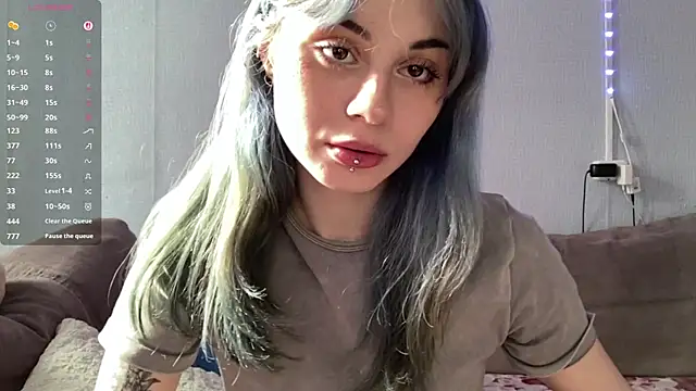 Snapshot of Emmibrilson chatting on April 25, 2026, 12:30 pm Emmibrilson online show from April 25, 2026, 12:30 pm