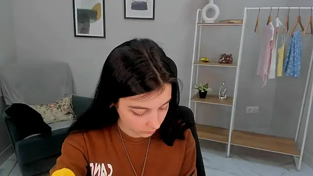 Lilian Merf online show from March 24, 2026, 10:09 am