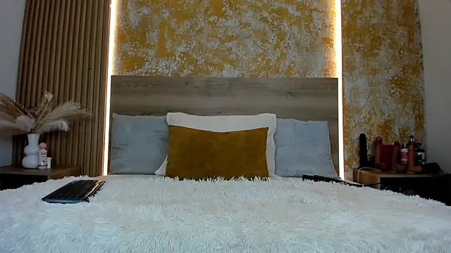 julietta pink online show from March 30, 2026, 11:33 am