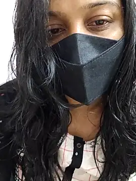 Shaliniqueen online show from July 20, 2026, 1:35 pm