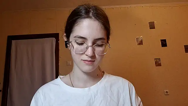 Snapshot of Katelemon chatting on June 2, 2026, 9:11 am Katelemon online show from June 2, 2026, 9:11 am