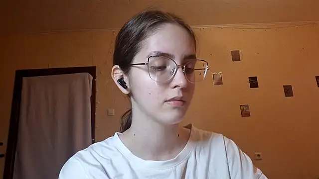Snapshot of Katelemon chatting on June 18, 2026, 12:20 pm Katelemon online show from June 18, 2026, 12:20 pm
