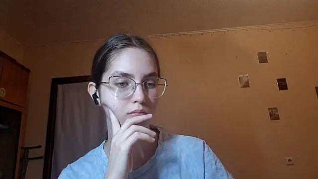 Snapshot of Katelemon chatting on June 19, 2026, 11:14 am Katelemon online show from June 19, 2026, 11:14 am