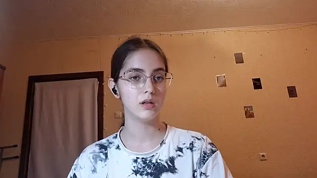 Snapshot of Katelemon chatting on June 29, 2026, 3:23 pm Katelemon online show from June 29, 2026, 3:23 pm