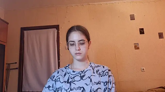 Snapshot of Katelemon chatting on July 9, 2026, 10:52 am Katelemon online show from July 9, 2026, 10:52 am