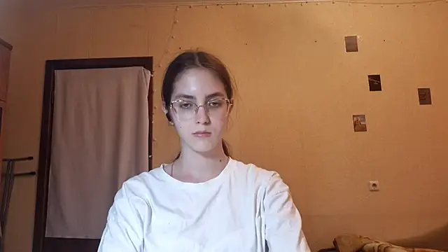 Snapshot of Katelemon chatting on July 15, 2026, 3:06 pm Katelemon online show from July 15, 2026, 3:06 pm