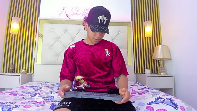 Snapshot of Axel_Monroe chatting on February 20, 2026, 6:19 pm Axel Monroe online show from February 20, 2026, 6:19 pm