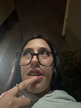 Snapshot of susi_chimm chatting on February 27, 2026, 2:33 am susi chimm online show from February 27, 2026, 2:33 am