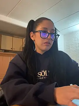 Snapshot of susi_chimm chatting on March 1, 2026, 2:02 am susi chimm online show from March 1, 2026, 2:02 am