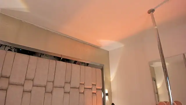 Snapshot of SusiMendez chatting on April 15, 2026, 7:43 pm SusiMendez online show from April 15, 2026, 7:43 pm