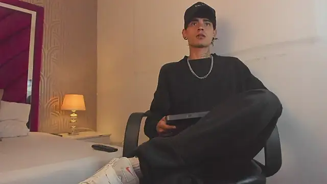 Snapshot of Dominic_Foxx chatting on February 24, 2026, 1:20 pm Dominic Foxx online show from February 24, 2026, 1:20 pm