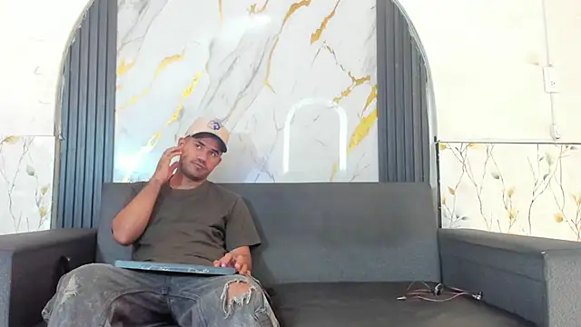 Snapshot of Latins_on_fire chatting on June 1, 2026, 12:18 pm Latins on fire online show from June 1, 2026, 12:18 pm