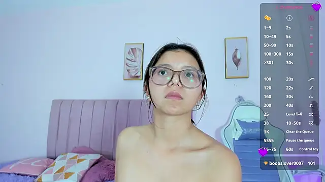 Zoow bluussh online show from April 15, 2026, 7:58 pm