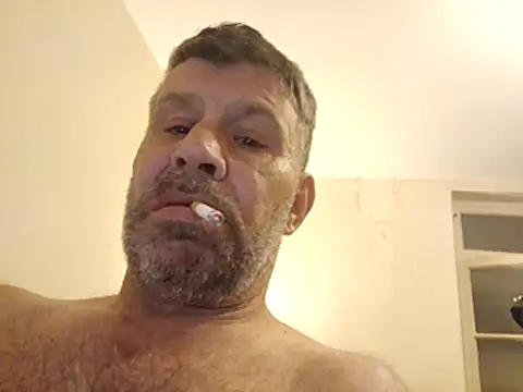 Snapshot of stud2512 chatting on May 4, 2026, 11:23 pm stud2512 online show from May 4, 2026, 11:23 pm