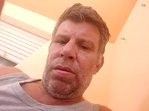 Snapshot of stud2512 chatting on June 20, 2026, 12:41 pm stud2512 online show from June 20, 2026, 12:41 pm