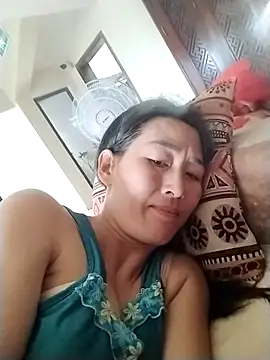 lris-Beauty77 online show from April 13, 2026, 7:14 am