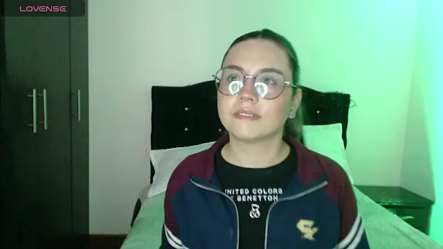 Snapshot of Ana__arms chatting on March 1, 2026, 2:30 pm Ana arms online show from March 1, 2026, 2:30 pm