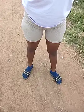 Snapshot of Dee-n-Dee_nyash chatting on February 24, 2026, 9:29 am Dee-n-Dee nyash online show from February 24, 2026, 9:29 am