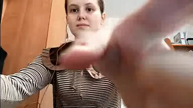 DaiseyOpdyke online show from February 22, 2026, 8:02 am