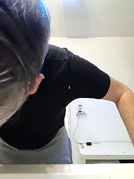 eruzam59000 online show from April 15, 2026, 9:26 pm