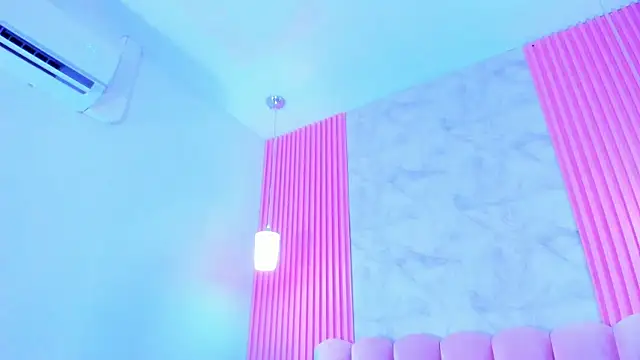 Snapshot of ArianaRougee chatting on July 18, 2026, 3:22 am ArianaRougee online show from July 18, 2026, 3:22 am