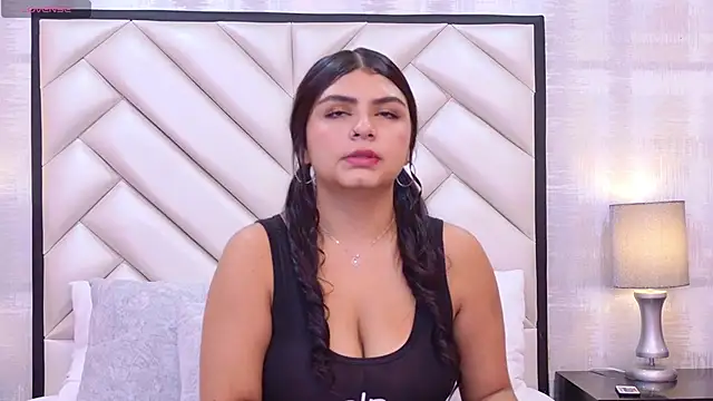 Snapshot of EmmaLeens chatting on February 22, 2026, 12:26 pm EmmaLeens online show from February 22, 2026, 12:26 pm