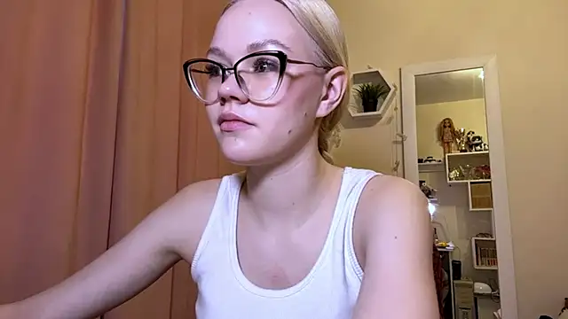 MiaCashe online show from March 21, 2026, 1:58 pm