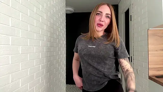 JuliaGracey online show from March 13, 2026, 7:59 am