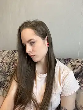 Snapshot of DivaAurum chatting on March 4, 2026, 7:36 am DivaAurum online show from March 4, 2026, 7:36 am