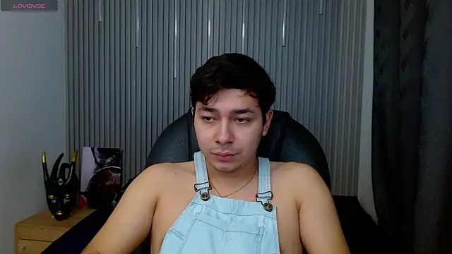 Julian Smith21 online show from April 17, 2026, 12:35 am