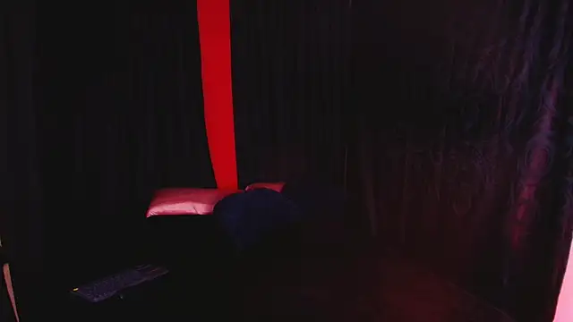 Snapshot of ironqueen_ chatting on February 28, 2026, 12:28 pm ironqueen online show from February 28, 2026, 12:28 pm