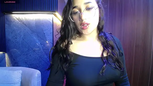 Aura cute  online show from March 27, 2026, 8:26 am