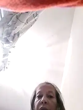 Gatitamiau40 online show from April 11, 2026, 6:23 pm