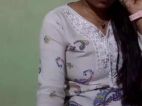 Snapshot of cute_momo_love chatting on March 1, 2026, 4:58 am cute momo love online show from March 1, 2026, 4:58 am