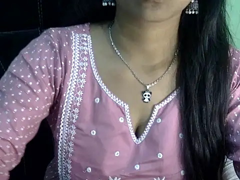 cute momo love online show from March 25, 2026, 4:51 am