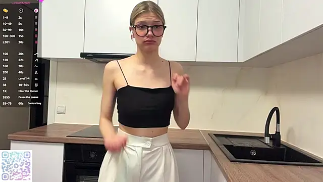 Snapshot of Carolini_i chatting on June 14, 2026, 4:09 pm Carolini i online show from June 14, 2026, 4:09 pm