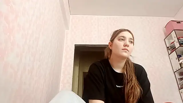 Snapshot of JanineThielman chatting on April 1, 2026, 3:40 am JanineThielman online show from April 1, 2026, 3:40 am