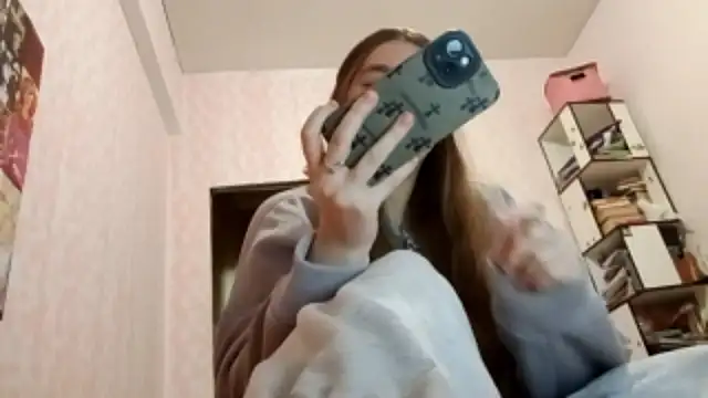 Snapshot of JanineThielman chatting on April 15, 2026, 6:09 am JanineThielman online show from April 15, 2026, 6:09 am