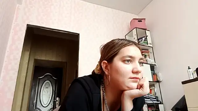 Snapshot of JanineThielman chatting on April 22, 2026, 8:28 am JanineThielman online show from April 22, 2026, 8:28 am
