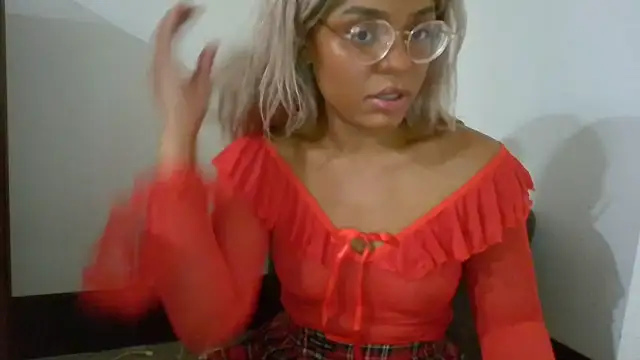 Snapshot of princessandthefootjob chatting on April 15, 2026, 8:31 pm princessandthefootjob online show from April 15, 2026, 8:31 pm