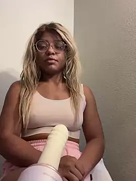 Snapshot of princessandthefootjob chatting on April 19, 2026, 7:05 pm princessandthefootjob online show from April 19, 2026, 7:05 pm