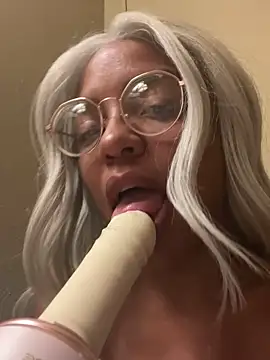 Snapshot of princessandthefootjob chatting on April 25, 2026, 11:13 am princessandthefootjob online show from April 25, 2026, 11:13 am