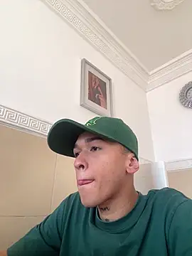 Snapshot of Ronalcantillo_luck2222 chatting on February 22, 2026, 9:13 pm Ronalcantillo luck2222 online show from February 22, 2026, 9:13 pm