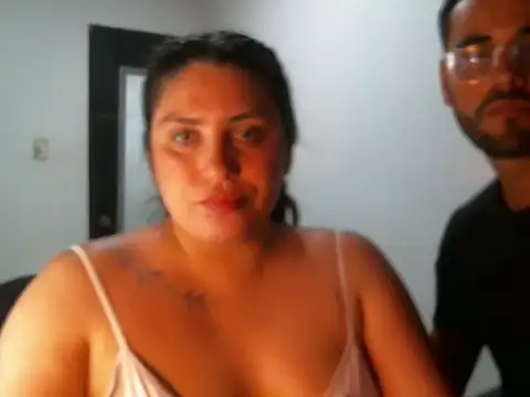 Snapshot of lia_and_cris chatting on February 24, 2026, 1:47 am lia and cris online show from February 24, 2026, 1:47 am