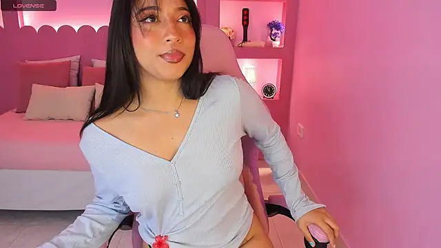 Snapshot of Holy_Lux chatting on April 8, 2026, 4:01 am Holy Lux online show from April 8, 2026, 4:01 am