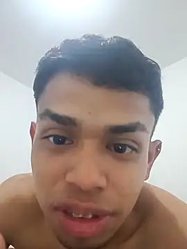 Snapshot of Lluviadeorohd chatting on February 27, 2026, 3:28 am Lluviadeorohd online show from February 27, 2026, 3:28 am