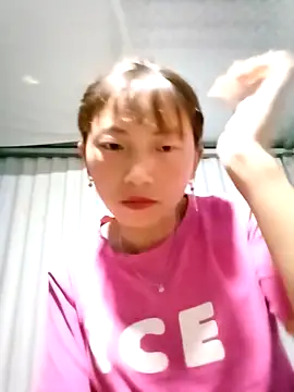 Snapshot of Xuka-xx chatting on February 24, 2026, 1:20 pm Xuka-xx online show from February 24, 2026, 1:20 pm