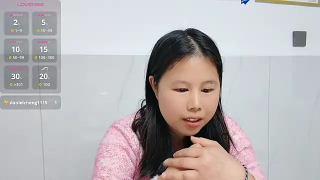 Snapshot of Hannah-33 chatting on February 25, 2026, 10:03 am Hannah-33 online show from February 25, 2026, 10:03 am